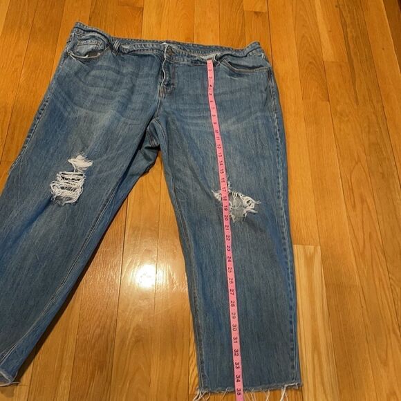 OLD NAVY 𝅺ripped jeans size 22 . Good condition - Picture 5 of 6